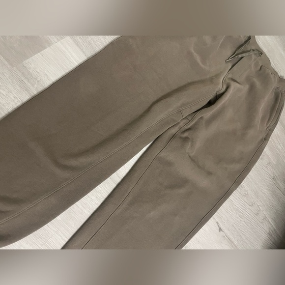 Lululemon French Terry Cloth Relaxed Fit Joggers - Picture 2 of 10